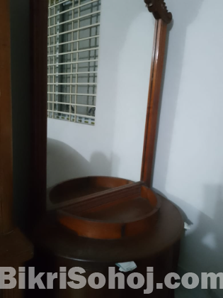শোকেচ,ওয়াড্রফ, ডেসিন টেবিল